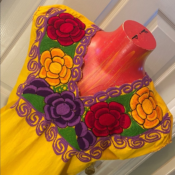 Handmade Vibrant Floral Embroidered Women's Blouse - Picture 4 of 9